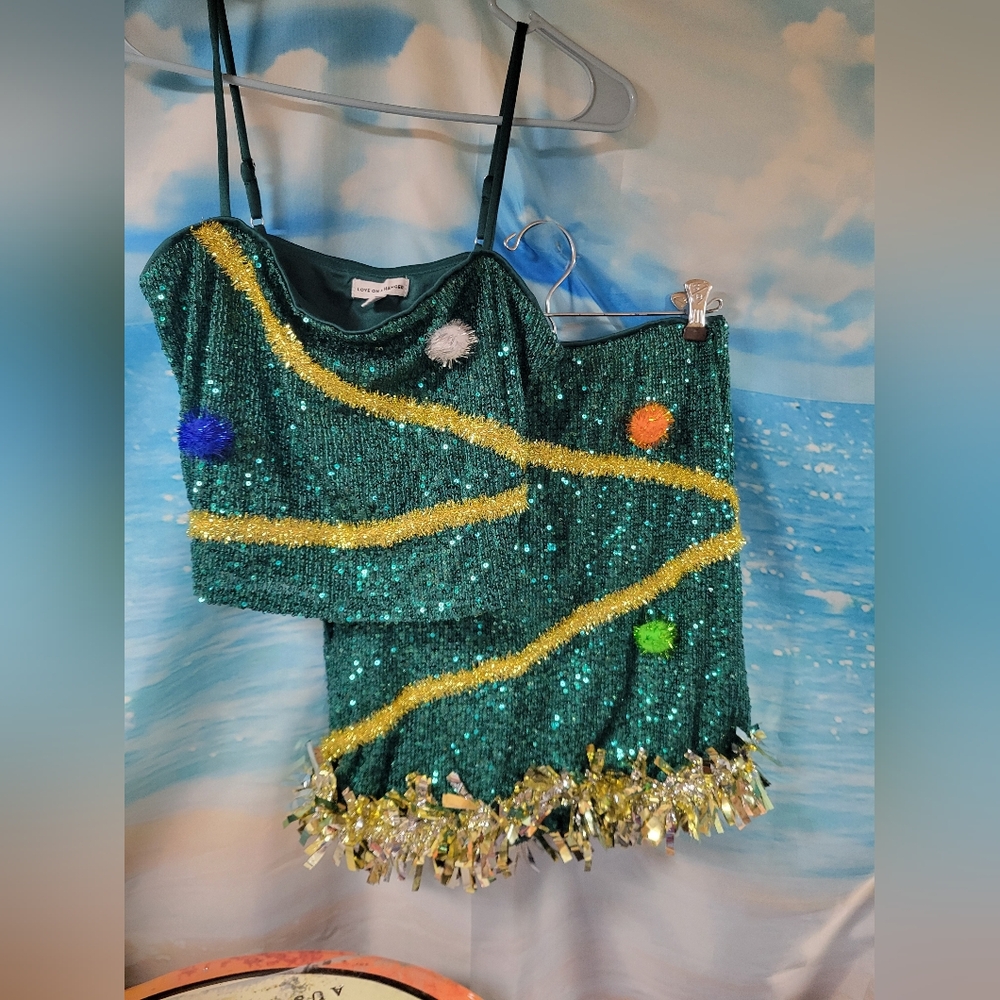 Love On A Hanger NWOT 2 Pc Womans Christmas Outfit Skirt & Top Size Medium